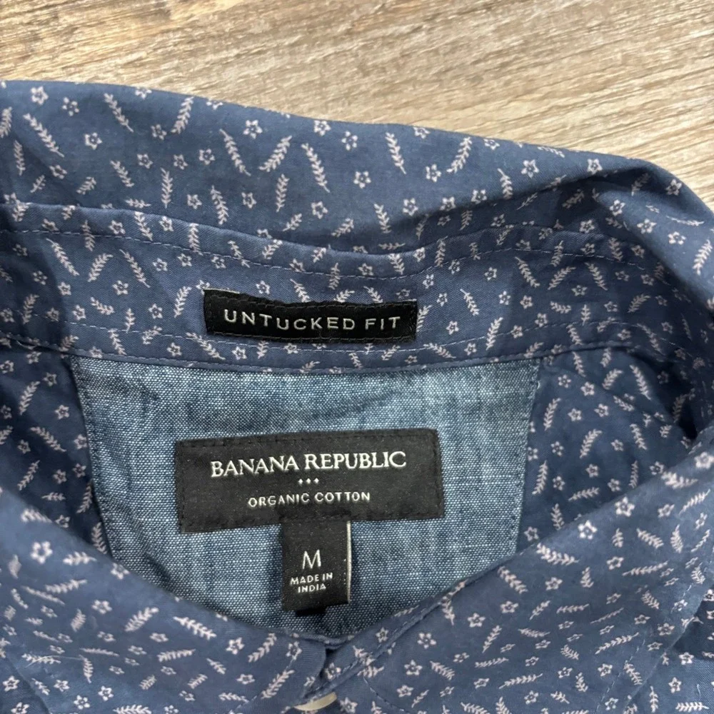 Banana Republic Untucked Fit Mens Blue Floral Organic Cotton Button Down Shirt M